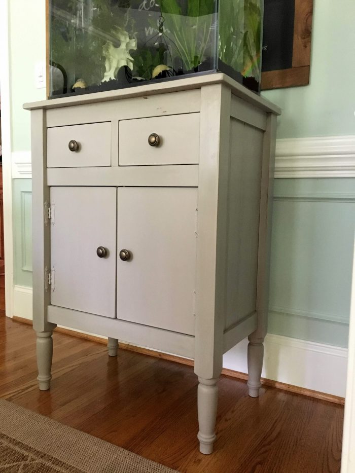 Build Your Own Fish Aquarium Stand - theprojectlady.com