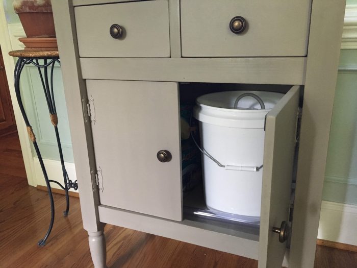Build Your Own Fish Aquarium Stand - theprojectlady.com