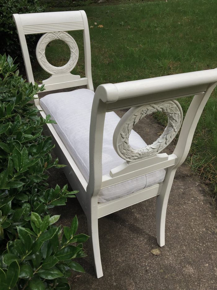 Trash to Treasure - DIY Entryway Bench - theprojectlady.com